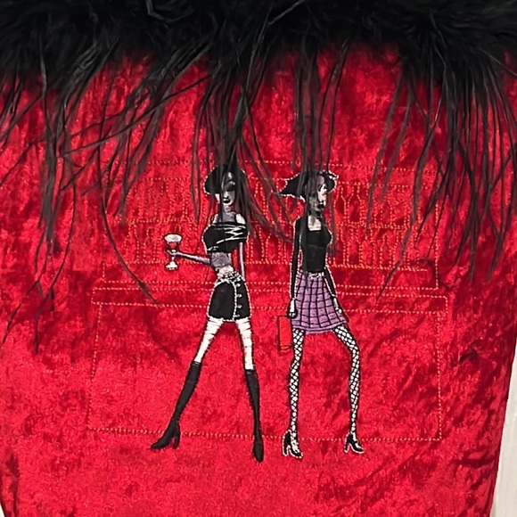 Red Novelty Shoulder Handbag. 2 Very Chic Ladies on front with feathers - Picture 7 of 10